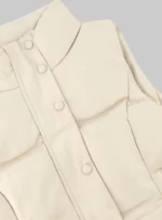 Chaleco para mujer color beige.